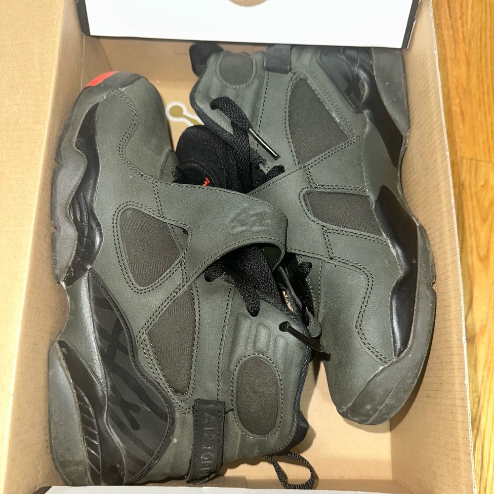 Retro Jordan 8s